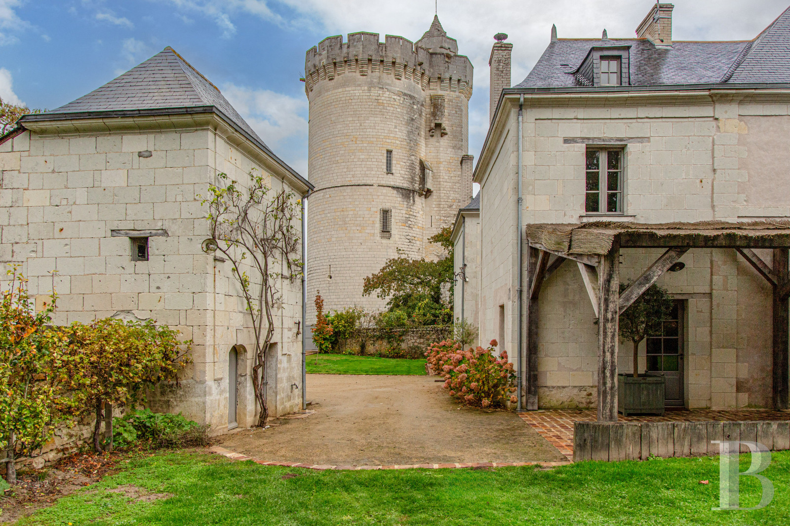 En Anjou, à l’ouest de Saumur,  un ancien presbytère du 18e siècle en bord de Loire pour de calmes séjours - photo  n°5